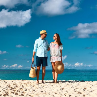 Sahilde de Seyşeller Çift