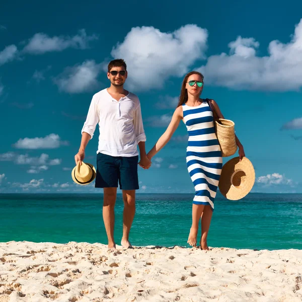 Par på stranden på Seychellerna — Stockfoto