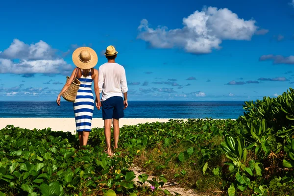 Par på stranden — Stockfoto