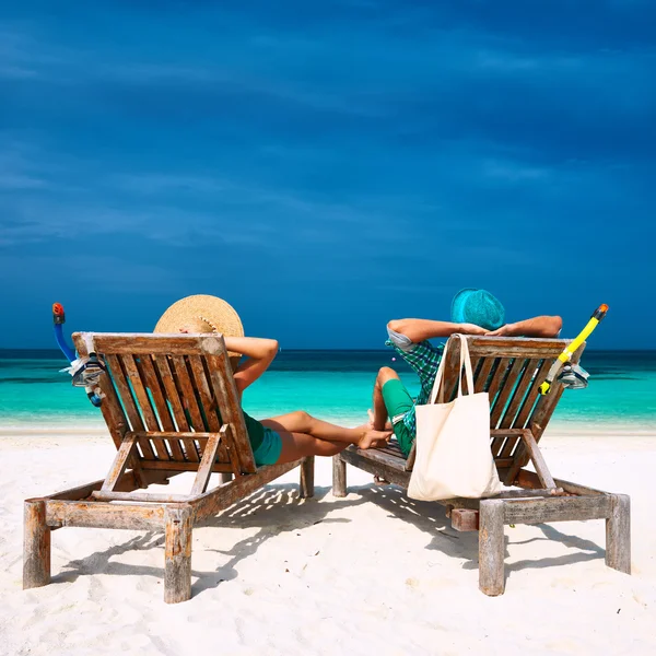 Couple on a beach at Maldives — Stock Photo, Image