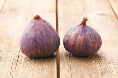 Tahta masada taze incir