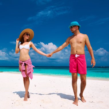 Maldivler plaj üzerinde çift