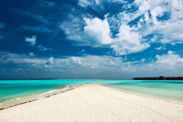 Piękna plaża z sandspit — Zdjęcie stockowe