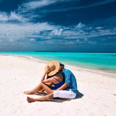 Maldivler plaj üzerinde çift