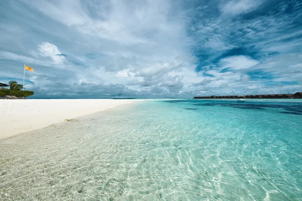 Vacker strand på Maldiverna — Stockfoto