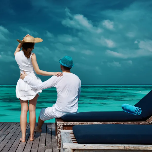 Couple on beach jetty — Stock Photo, Image