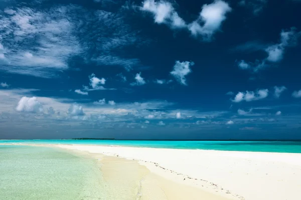 Hermosa playa en Maldivas — Foto de Stock