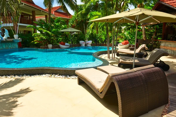 Luxury poolside area — Stock Photo, Image