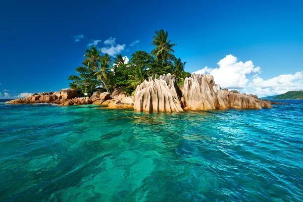Красивый тропический остров — стоковое фото