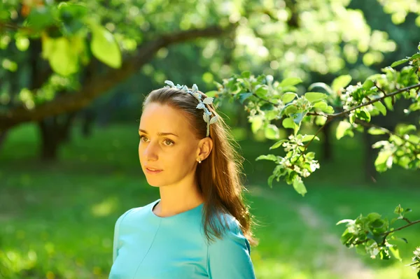 Beautiful woman among apple blooming — Stock Photo, Image