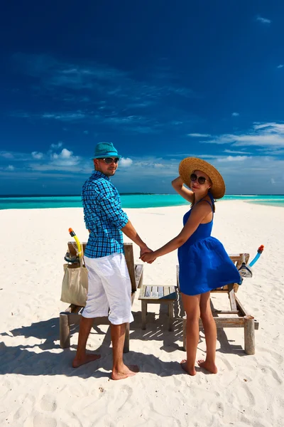 Paar am tropischen Strand — Stockfoto