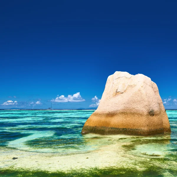 Vacker strand på Seychellerna — Stockfoto