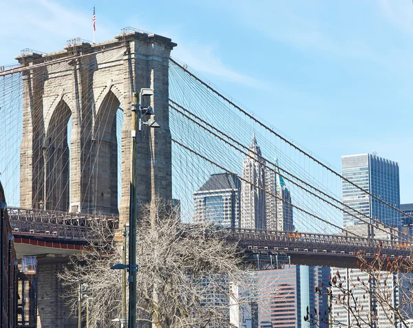 Brooklyn Bridge med Manhattan — Stockfoto