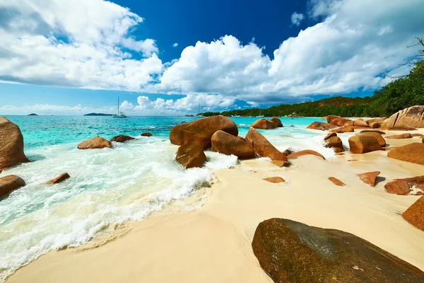 Bella spiaggia alle Seychelles — Foto Stock