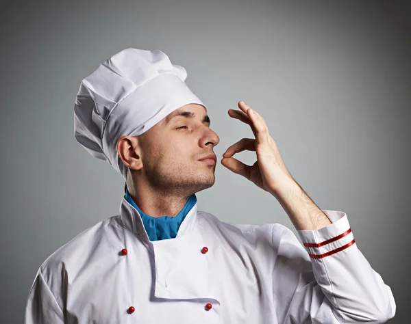 Mannelijke chef-kok zoenen vingers — Stockfoto