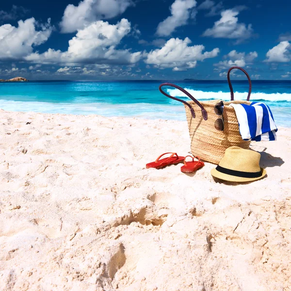 Strand mit Tasche mit Zubehör — Stockfoto