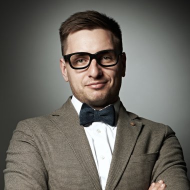 gözlük ve papyon emin nerd 