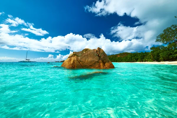 Bella spiaggia alle Seychelles — Foto Stock