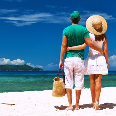 Sahilde de Seyşeller Çift