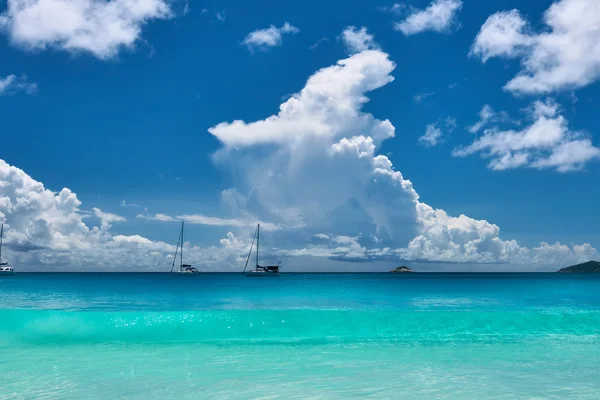 Praia bonita em Seychelles — Fotografia de Stock