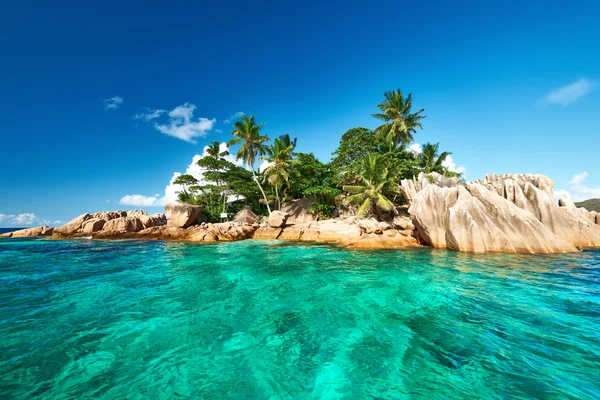 Bella isola tropicale alle Seychelles — Foto Stock