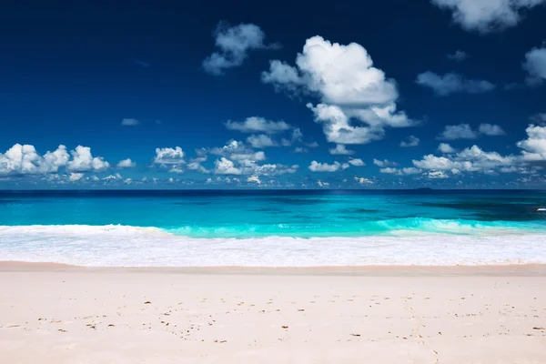 Vacker strand på Seychellerna — Stockfoto