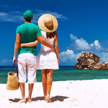 Çift tropik sahilde rahatlatıcı