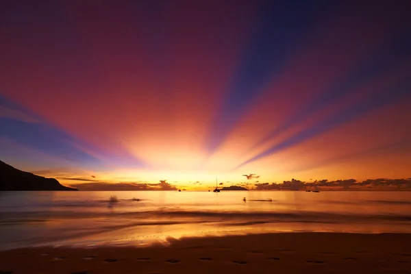 Belo pôr do sol em Seychelles — Fotografia de Stock