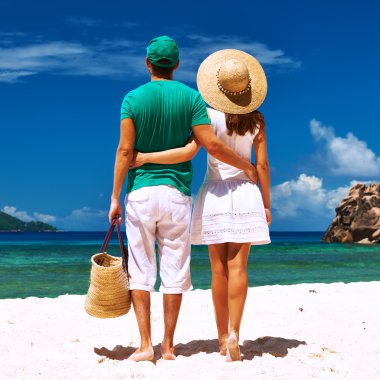 Seyşel Adaları, bir plajda couple