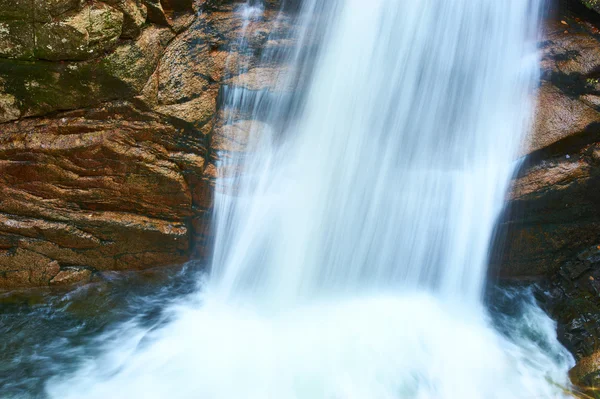 Sabbaday Falls v Bílé hoře národní les — Stock fotografie