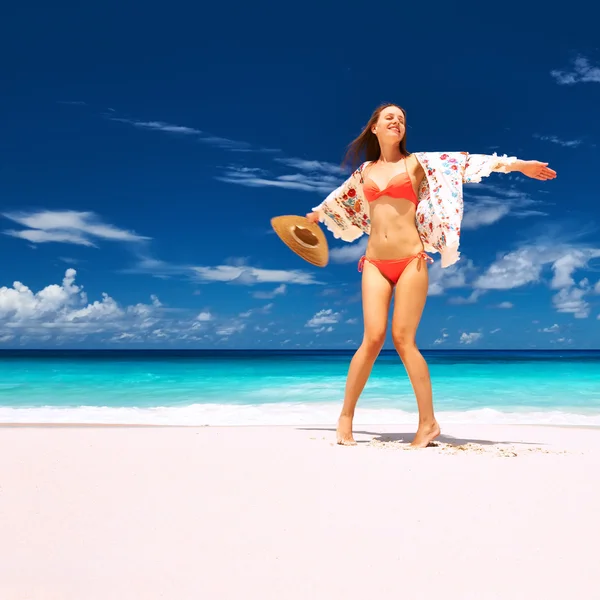 Woman with sarong on beach at Seychelles — Stock Photo, Image