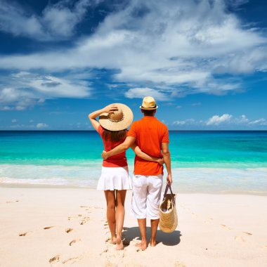 Seyşel Adaları, bir plajda couple