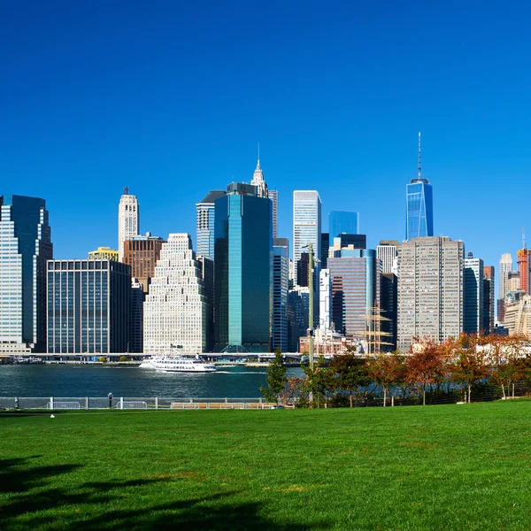 Vista do horizonte de Lower Manhattan de Brooklyn — Fotografia de Stock