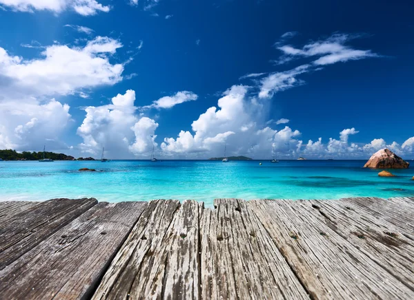 Schöner Strand auf den Seychellen — Stockfoto