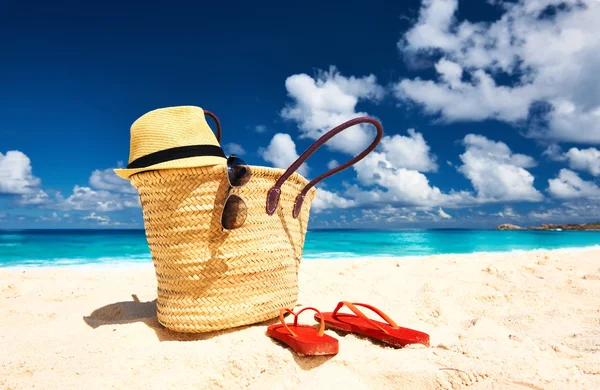 Piękna plaża z torba na Seszele — Zdjęcie stockowe