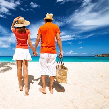 Seyşel Adaları, bir plajda couple