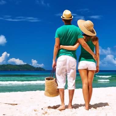 Sahilde de Seyşeller Çift