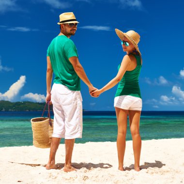 Sahilde de Seyşeller Çift