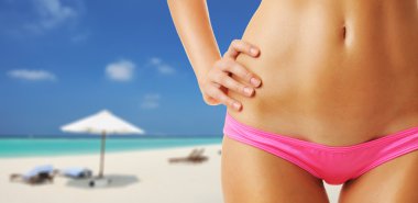 Maldivler de güzel sahilde kadın