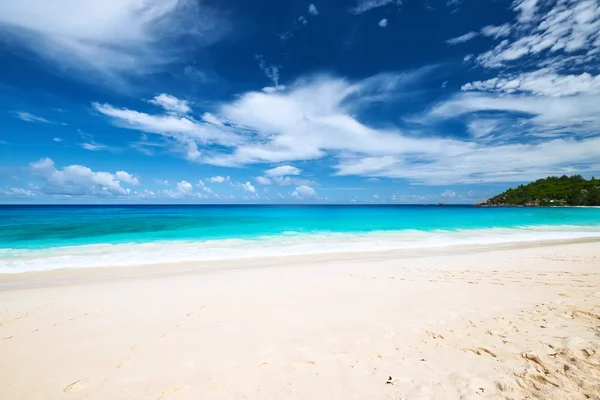 Schöner Strand auf den Seychellen — Stockfoto