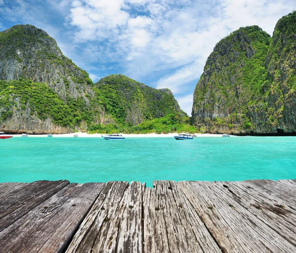 Beautiful lagoon and wooden pier — Stock Photo, Image