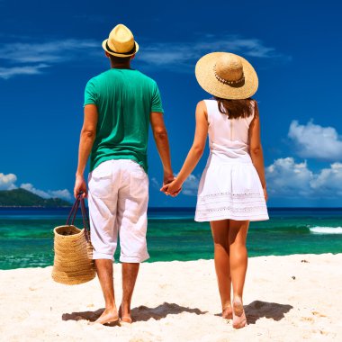 Seyşel Adaları, bir plajda couple
