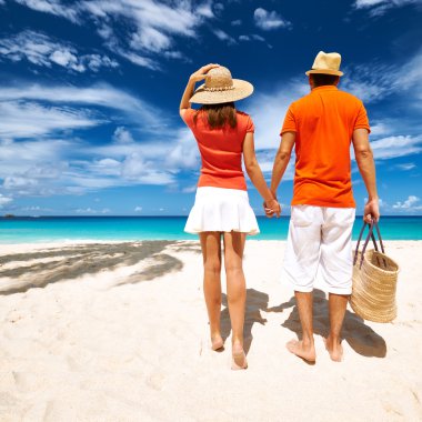 Seyşel Adaları, bir plajda couple
