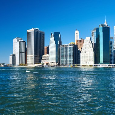Manhattan siluetinin hudson Nehri üzerinde