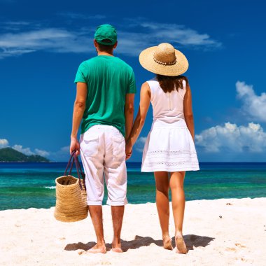 Seyşel Adaları, bir plajda couple