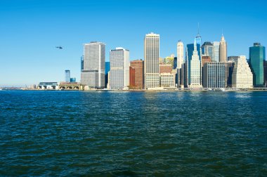 Manhattan siluetinin hudson Nehri üzerinde