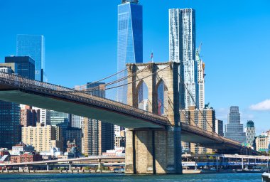 Manhattan siluetinin hudson Nehri üzerinde