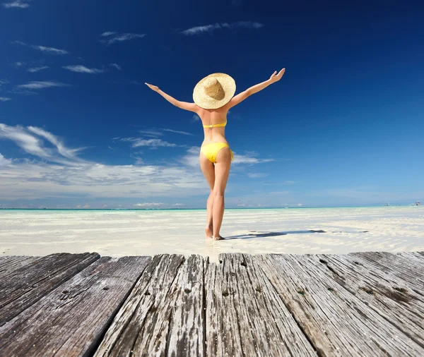Girl on tropical beach — Stock Photo, Image
