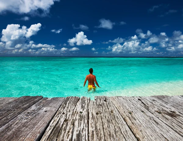 Man at tropical beach — Stock Photo, Image