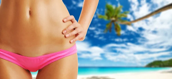 Woman on beautiful beach at Seychelles — Stock Photo, Image